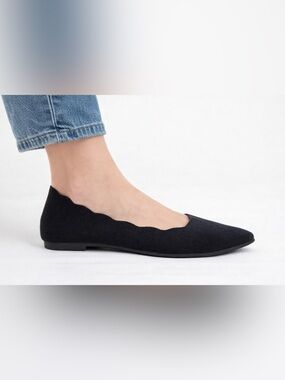 Skechers Stretch Slip‑On Pointed Toe Flats Sz 6 Black Knit Comfort